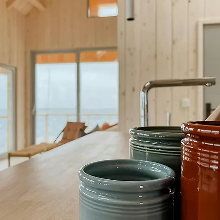 Сasa de vacaciones Architectural Gem On Rocks In Kvenvær