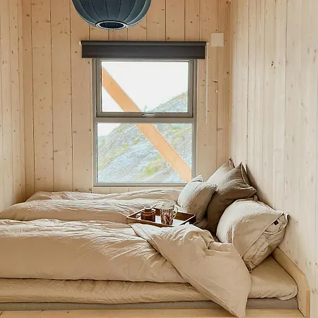 Architectural Gem On Rocks In Сasa de vacaciones