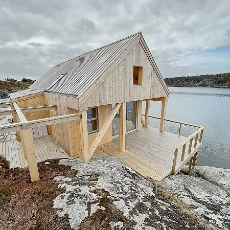 Сasa de vacaciones Architectural Gem On Rocks In