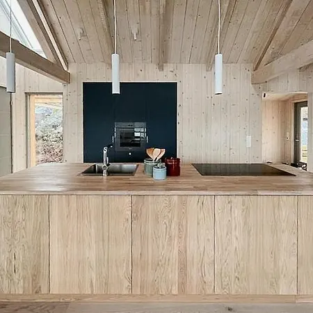 Сasa de vacaciones Architectural Gem On Rocks In *