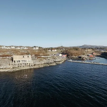 Architectural Gem On Rocks In Сasa de vacaciones *