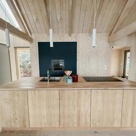 Architectural Gem On Rocks In Сasa de vacaciones