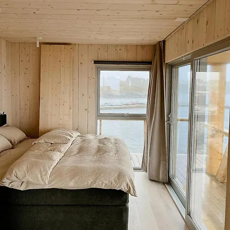 Holiday home Architectural Gem On Rocks In Kvenvaer